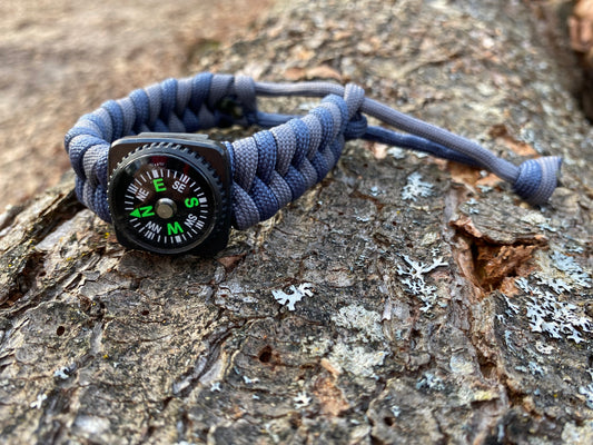 a fishtail bracelet made with a compass and the ability to adjust