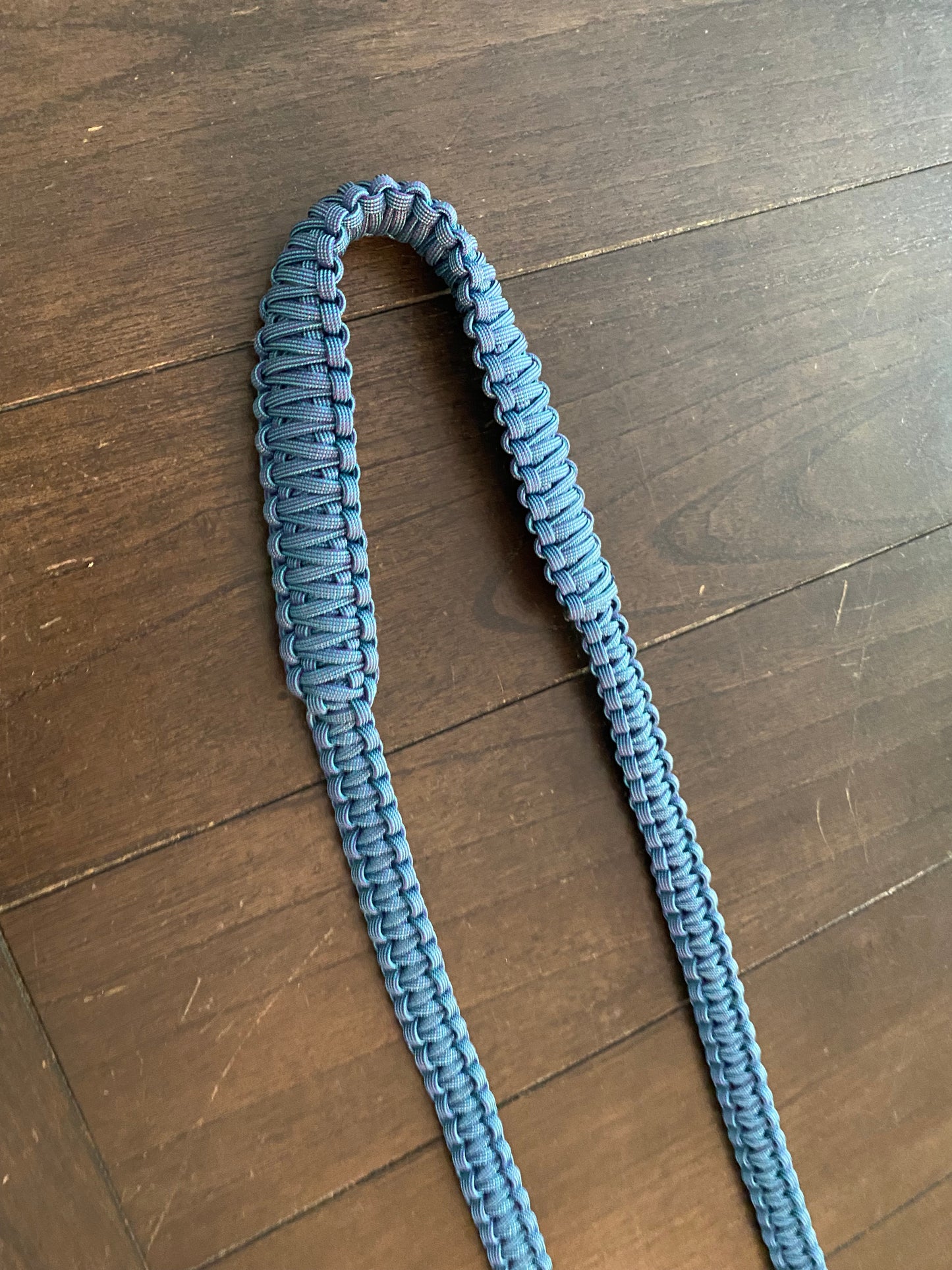 the neck band of a cobra knot binocular lanyard crafted using 550 paracord and the cobra knot