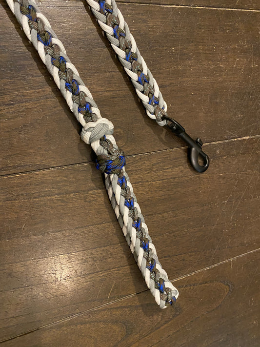 a traffic dog leash made in the Japanese flat weave with white, grey, and blue with matching patterned 550 paracord