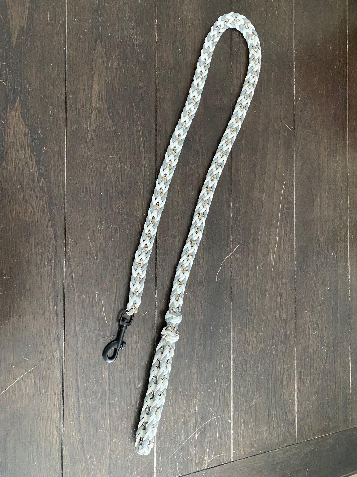 a dog leash made in the Japanese flat weave with white, grey, and desert camo 550 paracord