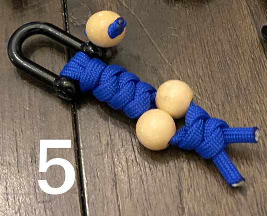 a shackle keychain made with snake knots.