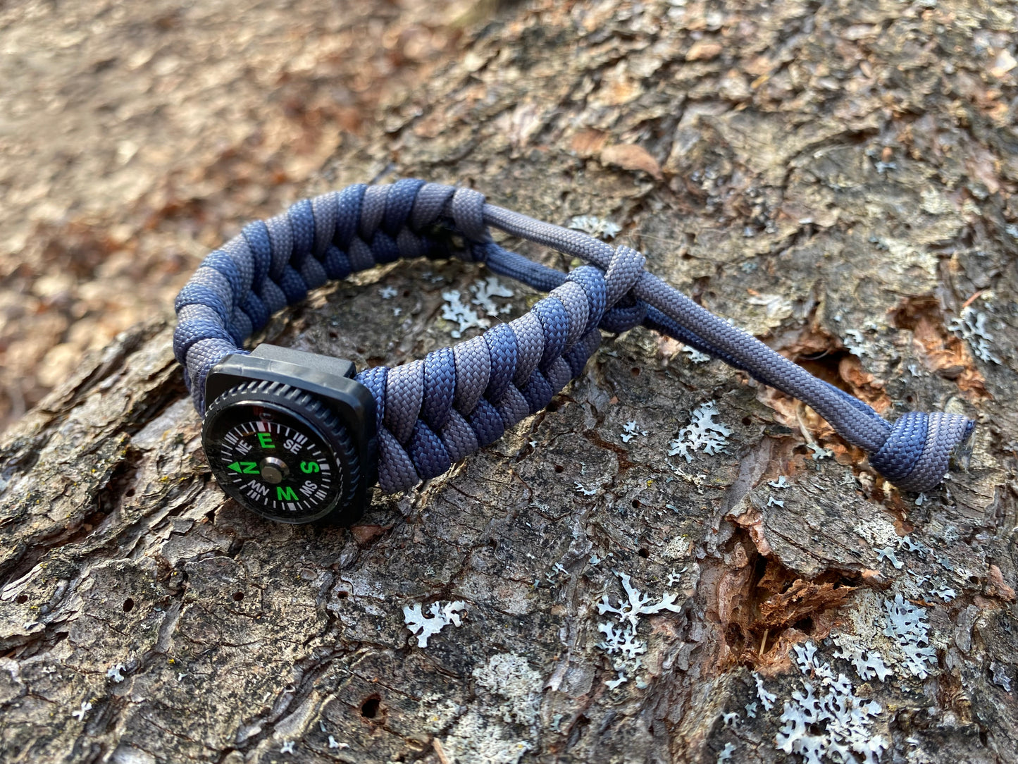 a fishtail bracelet with a compass made to be adjustable.