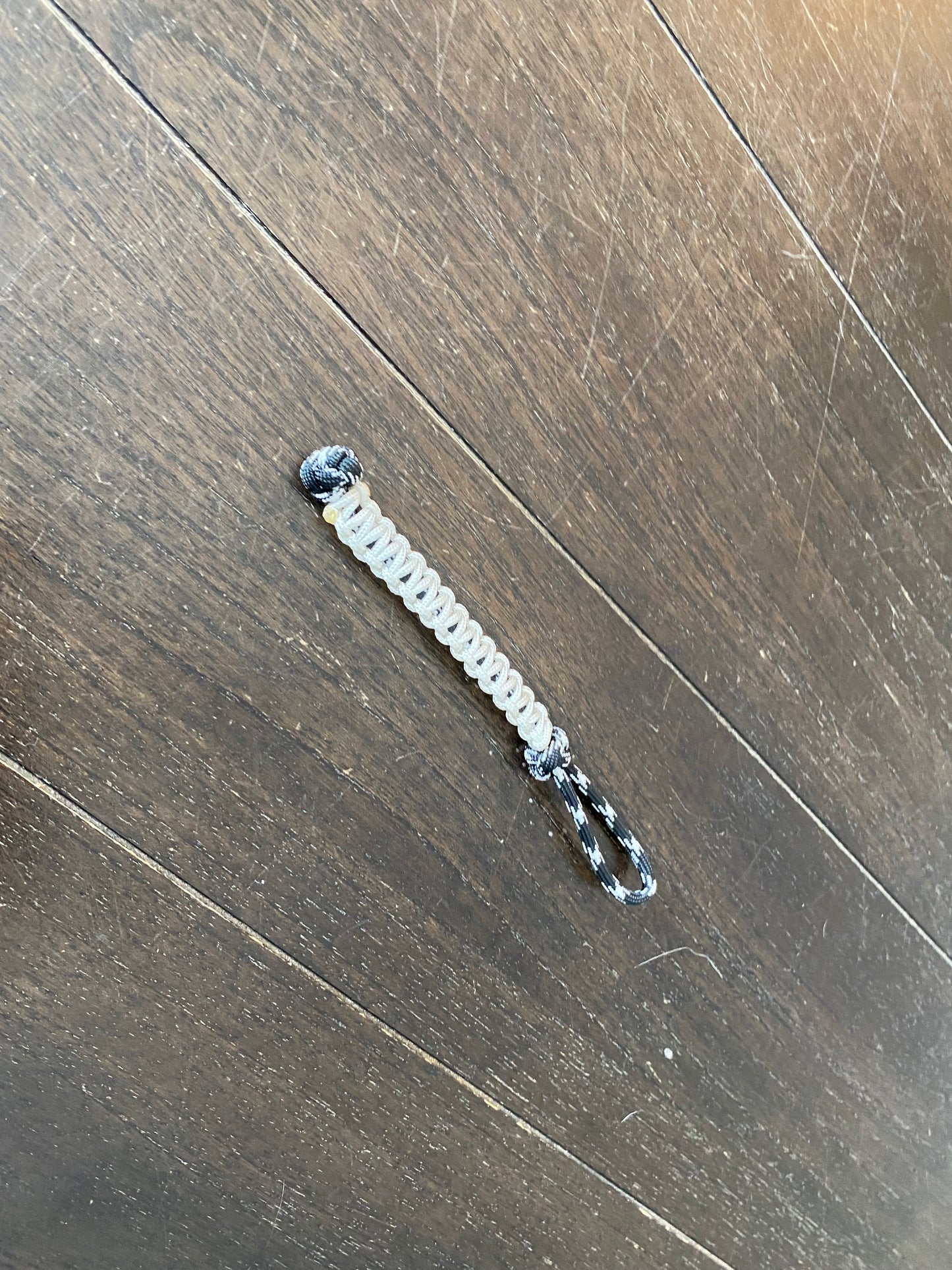 a small knife lanyard made with two celtic button knots and a cobra weave in 275 cord.