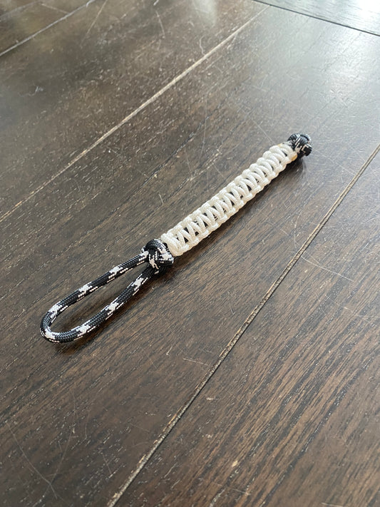 a small knife lanyard made with two celtic button knots and a cobra weave in 275 cord.