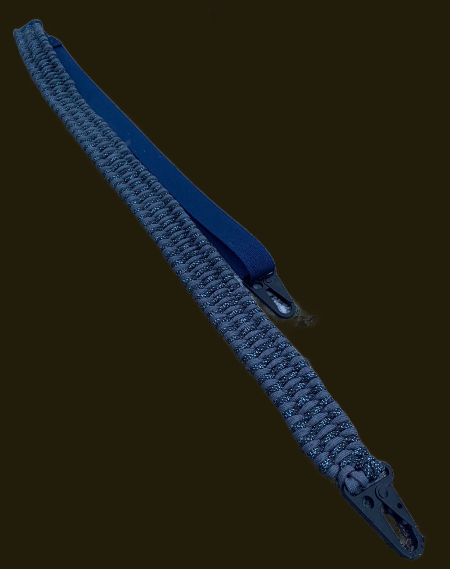 a trilobite rifle sling made in graphite and canis 550 paracord.