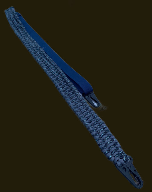 a trilobite rifle sling made in graphite and canis 550 paracord.
