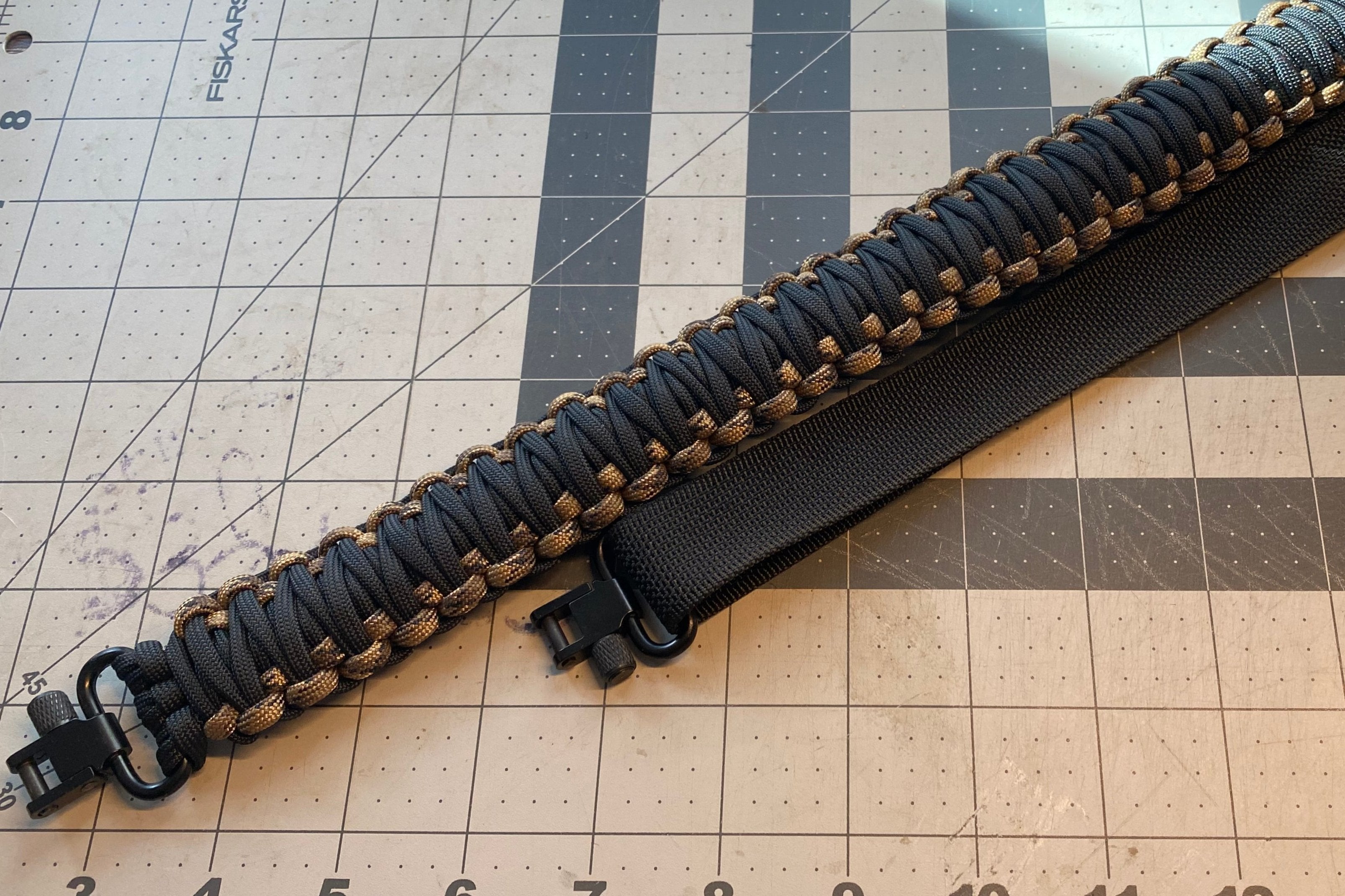 paracord rifle sling with black and FDE Camo with black trilocks