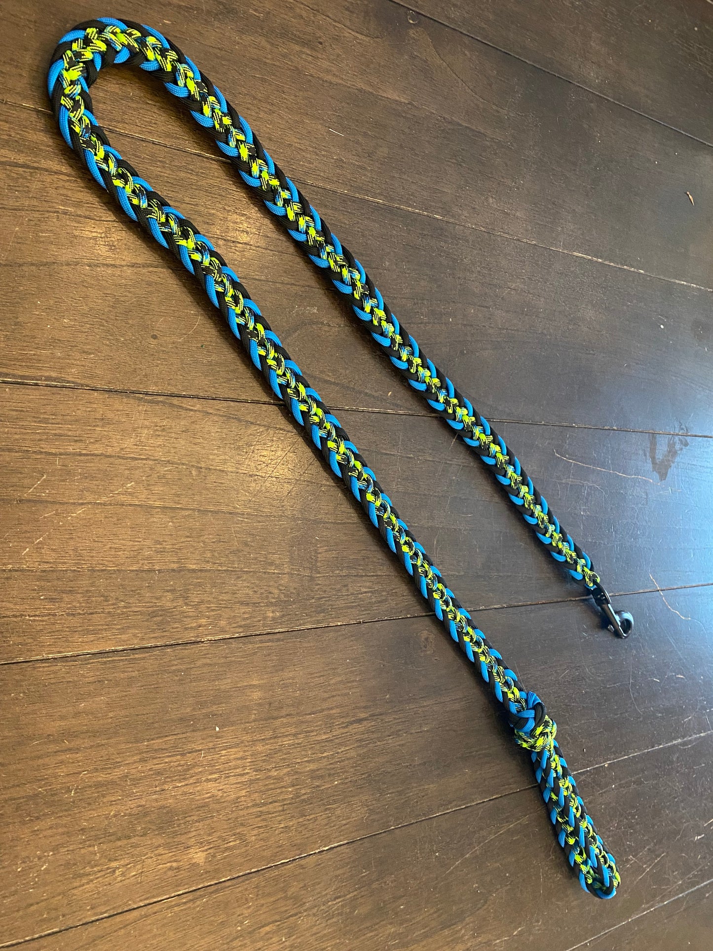 Premade Paracord Kara Yatsu Leash, Blue, Black, and Neon Green, 41 inches long